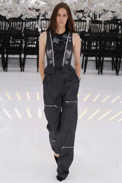 Look 15